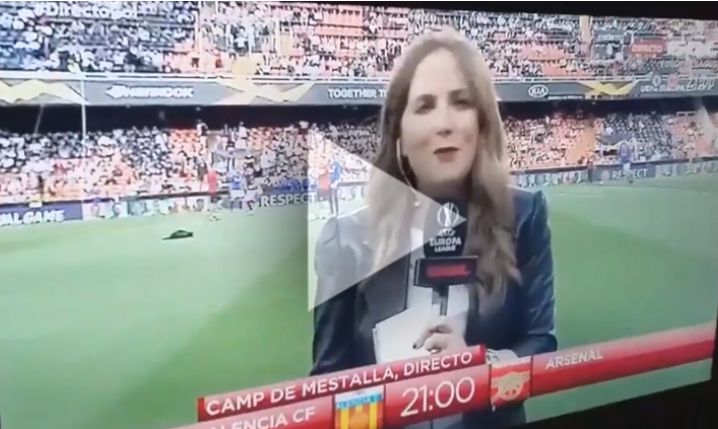 Hiszpańska reporterka jest na żywo w TV, a tu nagle... :D [VIDEO]